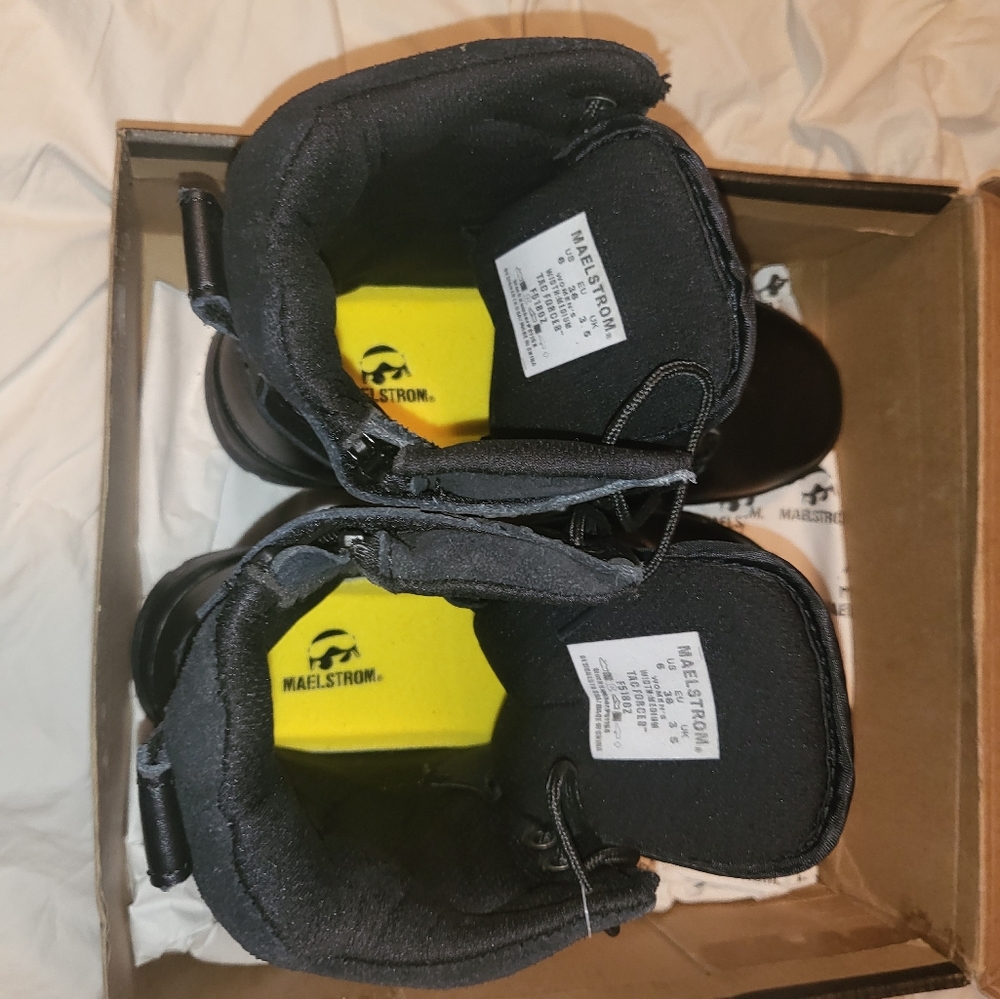Boots - Picture 6 of 9